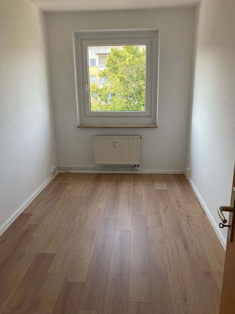 Pronájem bytu 3+1 71 m², Kurt Schneider Str. 22, Chemnitz, Sasko Pronájem bytu 3+1 71 m², Kurt Schneider Str. 22, Chemnitz, Sasko