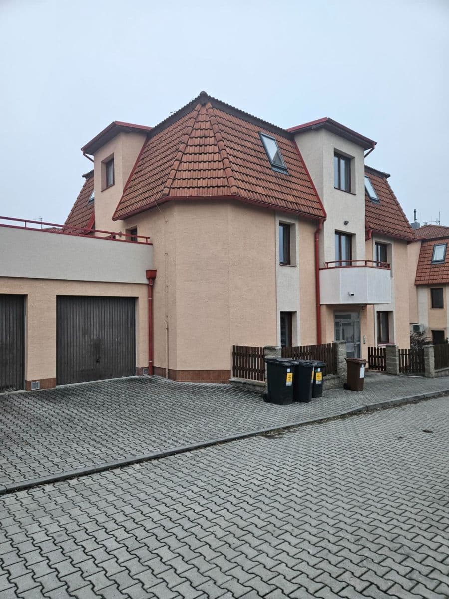 Pronájem bytu 2+kk 52 m², nám. Svobody, Úvaly, Středočeský kraj Pronájem bytu 2+kk 52 m², nám. Svobody, Úvaly, Středočeský kraj