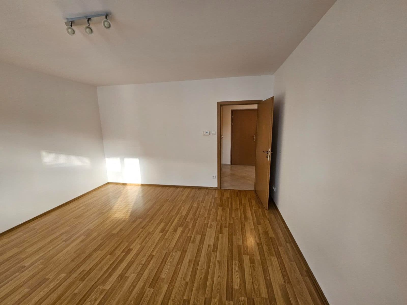 Pronájem bytu 2+kk 52 m², nám. Svobody, Úvaly, Středočeský kraj Pronájem bytu 2+kk 52 m², nám. Svobody, Úvaly, Středočeský kraj