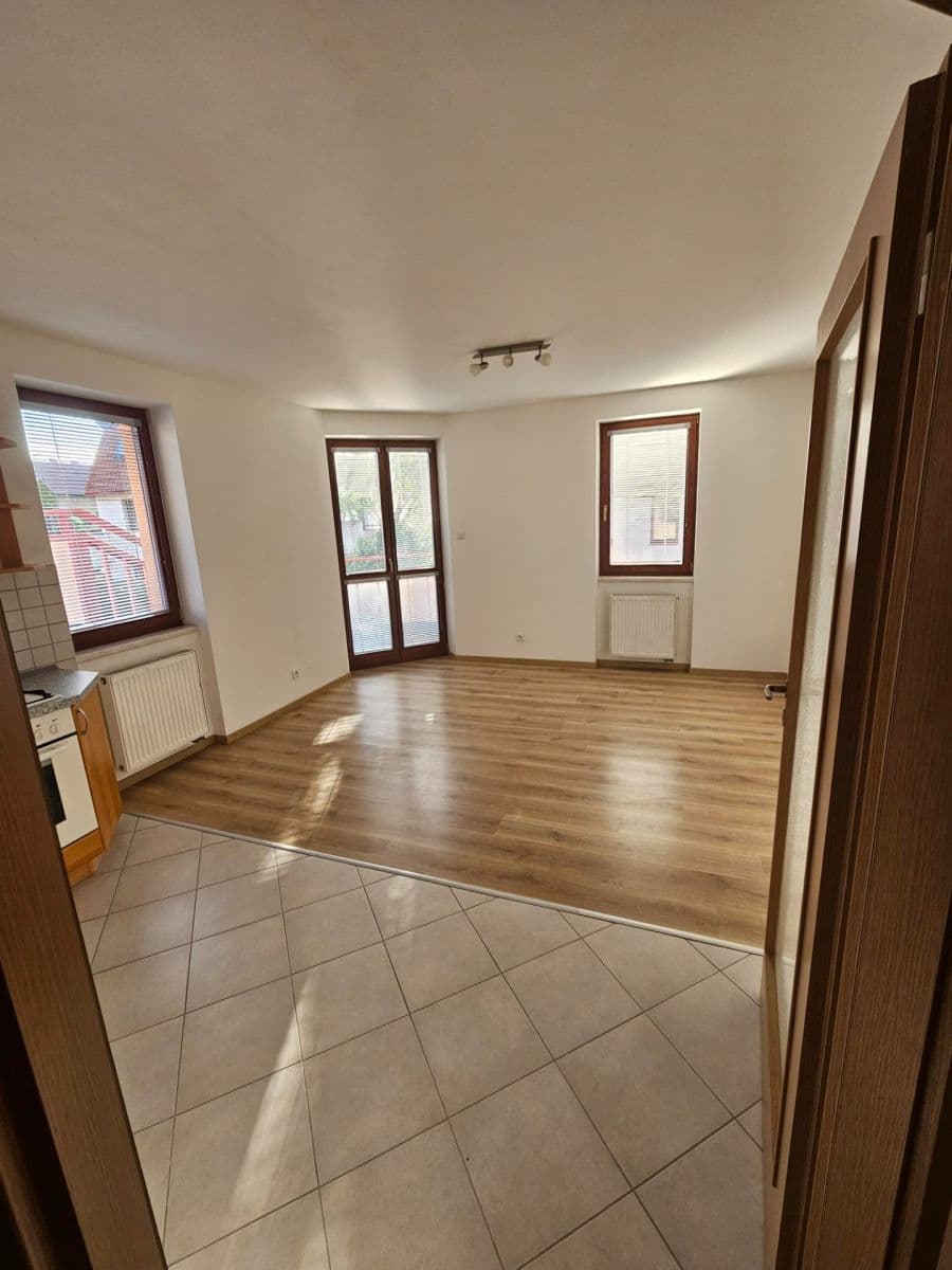 Pronájem bytu 2+kk 52 m², nám. Svobody, Úvaly, Středočeský kraj Pronájem bytu 2+kk 52 m², nám. Svobody, Úvaly, Středočeský kraj