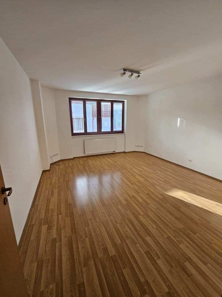 Pronájem bytu 2+kk 52 m², nám. Svobody, Úvaly, Středočeský kraj Pronájem bytu 2+kk 52 m², nám. Svobody, Úvaly, Středočeský kraj