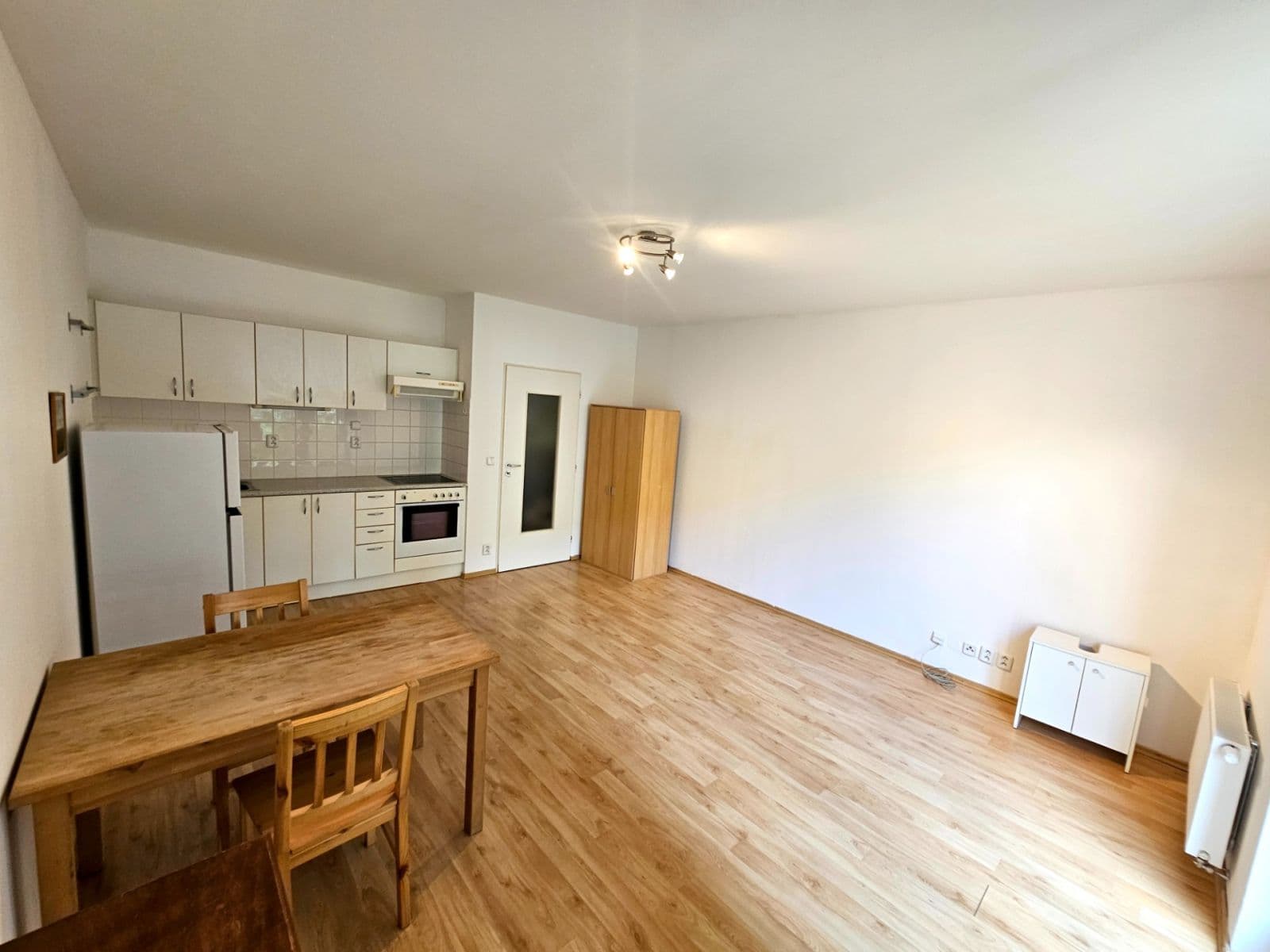 Pronájem bytu 1+kk 30 m², Za Mlýnem, Hostivice, Středočeský kraj Pronájem bytu 1+kk 30 m², Za Mlýnem, Hostivice, Středočeský kraj