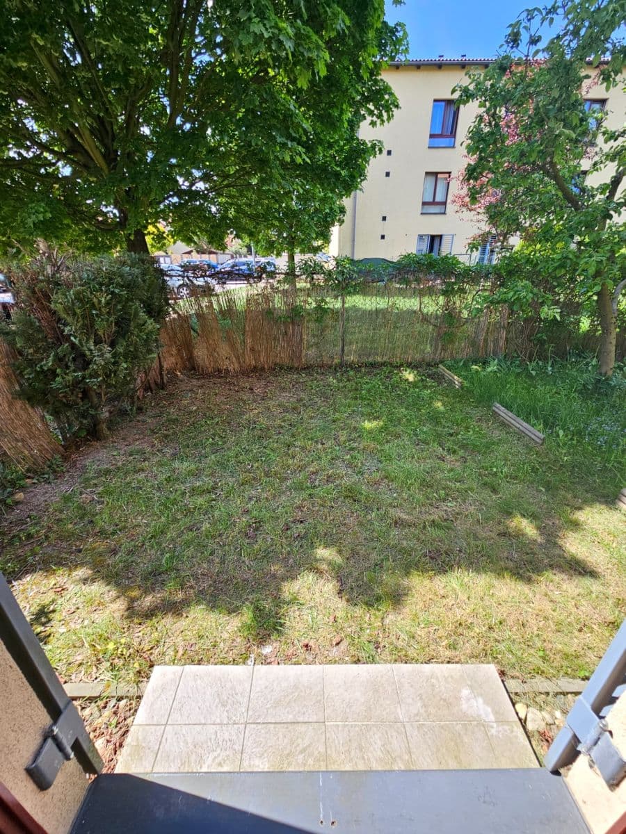 Pronájem bytu 1+kk 30 m², Za Mlýnem, Hostivice, Středočeský kraj Pronájem bytu 1+kk 30 m², Za Mlýnem, Hostivice, Středočeský kraj