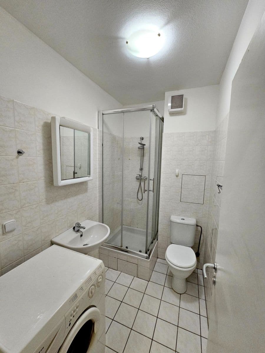 Pronájem bytu 1+kk 30 m², Za Mlýnem, Hostivice, Středočeský kraj Pronájem bytu 1+kk 30 m², Za Mlýnem, Hostivice, Středočeský kraj