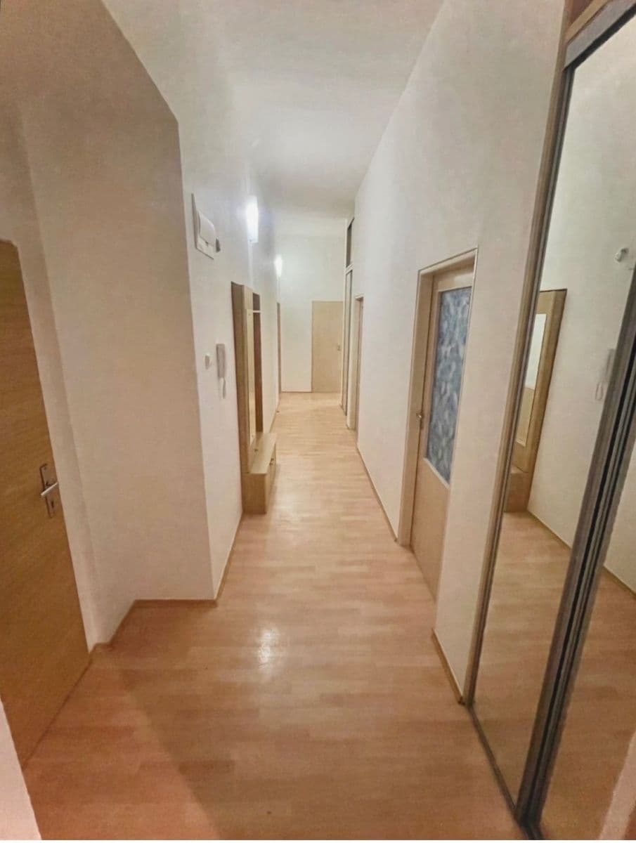 Pronájem bytu 4+1 20 m², Londýnská, Praha, Praha Pronájem bytu 4+1 20 m², Londýnská, Praha, Praha