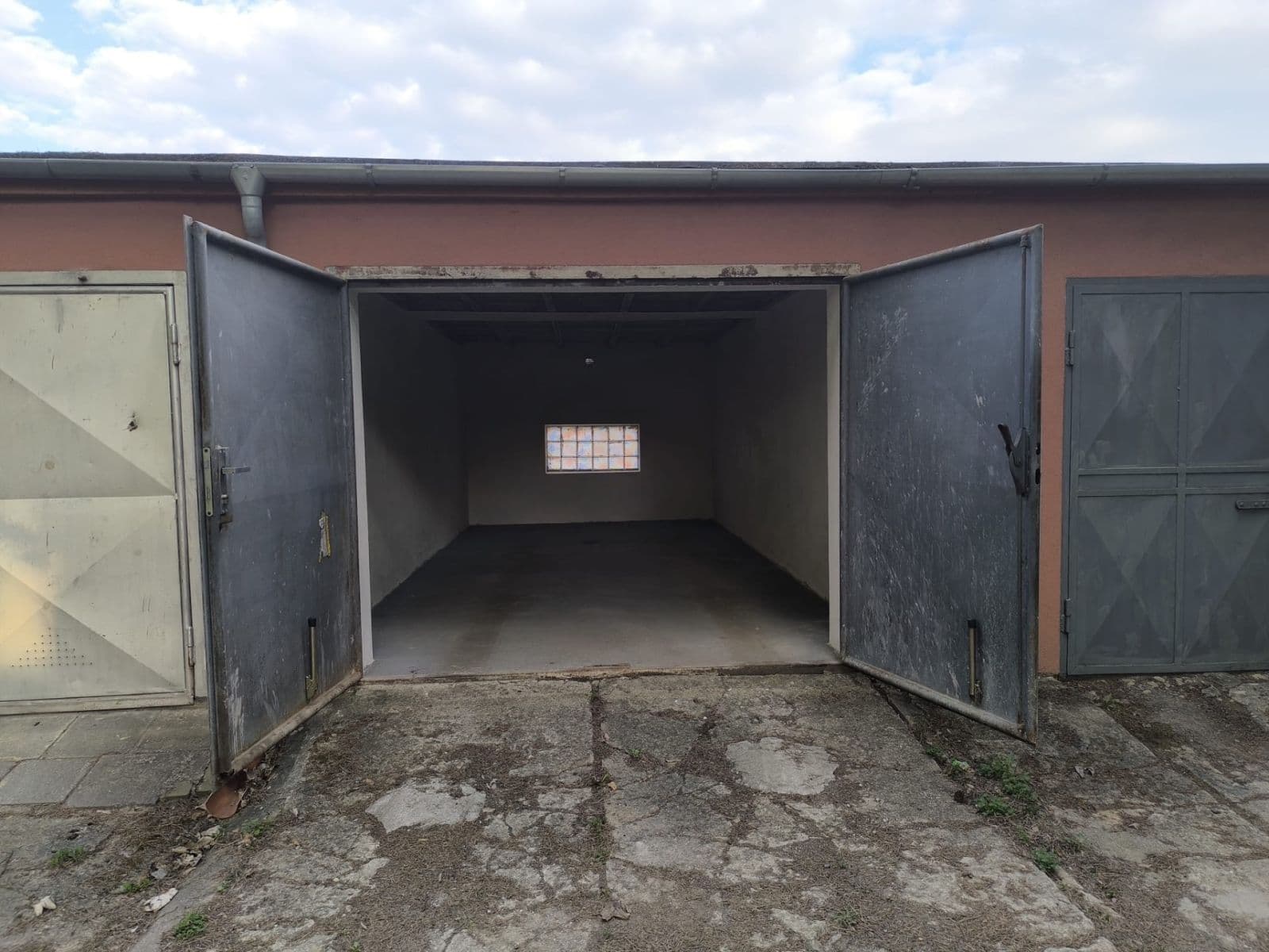 Prodej garáže 23 m², J. A. Komenského, Zbýšov, Jihomoravský kraj Prodej garáže 23 m², J. A. Komenského, Zbýšov, Jihomoravský kraj