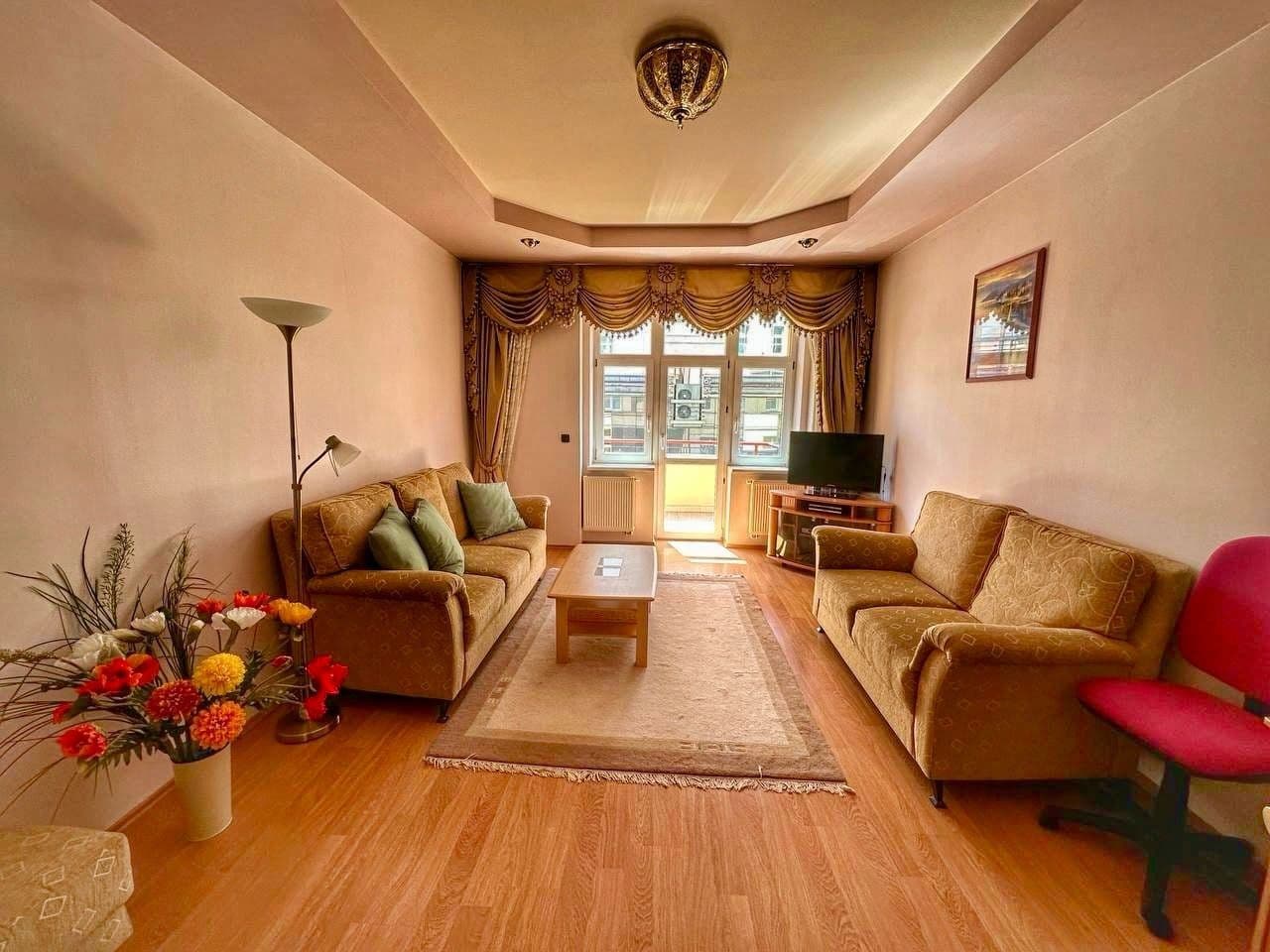 Pronájem bytu 3+1 90 m², Bulharská, Karlovy Vary, Karlovarský kraj Pronájem bytu 3+1 90 m², Bulharská, Karlovy Vary, Karlovarský kraj