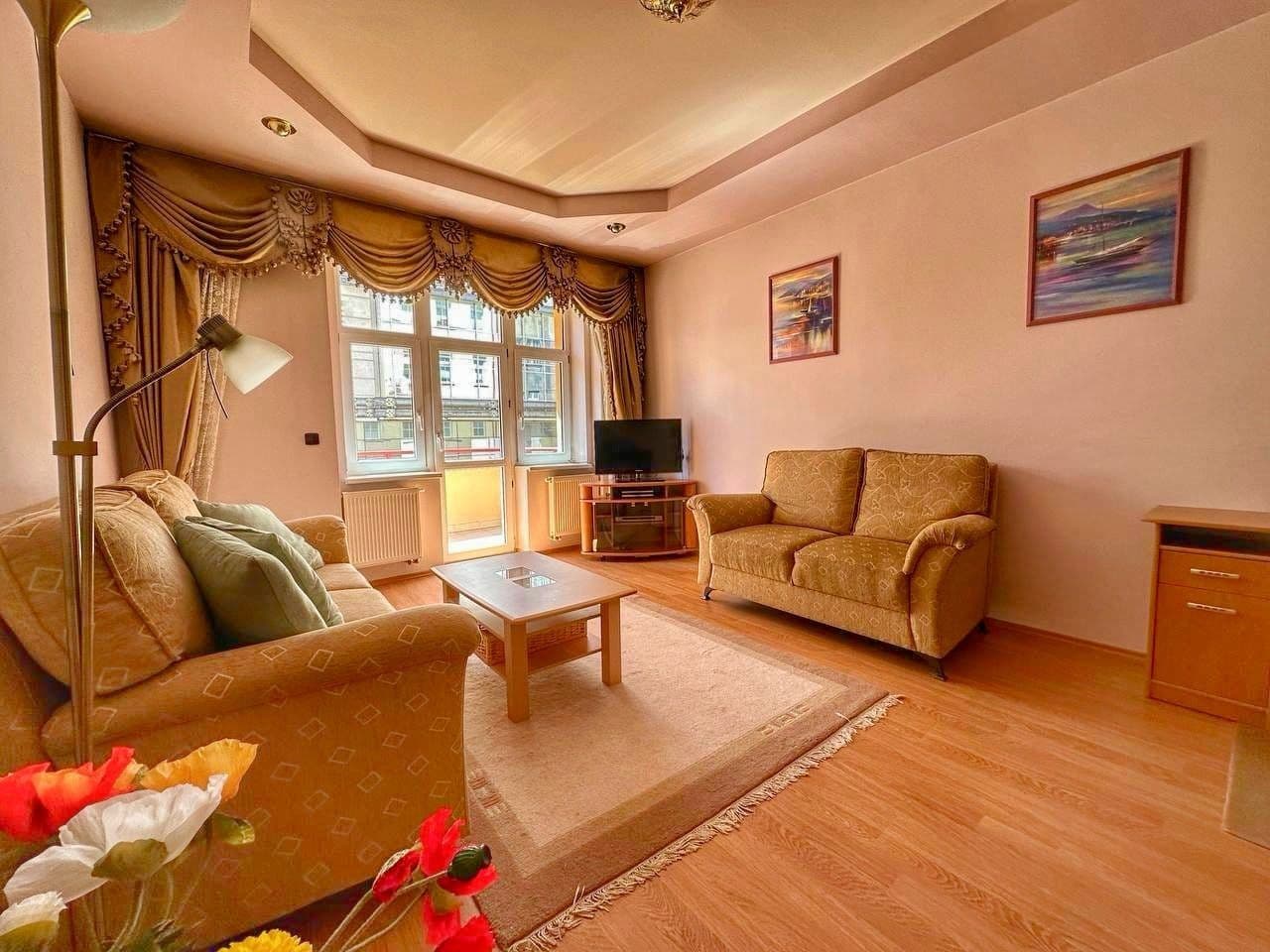 Pronájem bytu 3+1 90 m², Bulharská, Karlovy Vary, Karlovarský kraj Pronájem bytu 3+1 90 m², Bulharská, Karlovy Vary, Karlovarský kraj