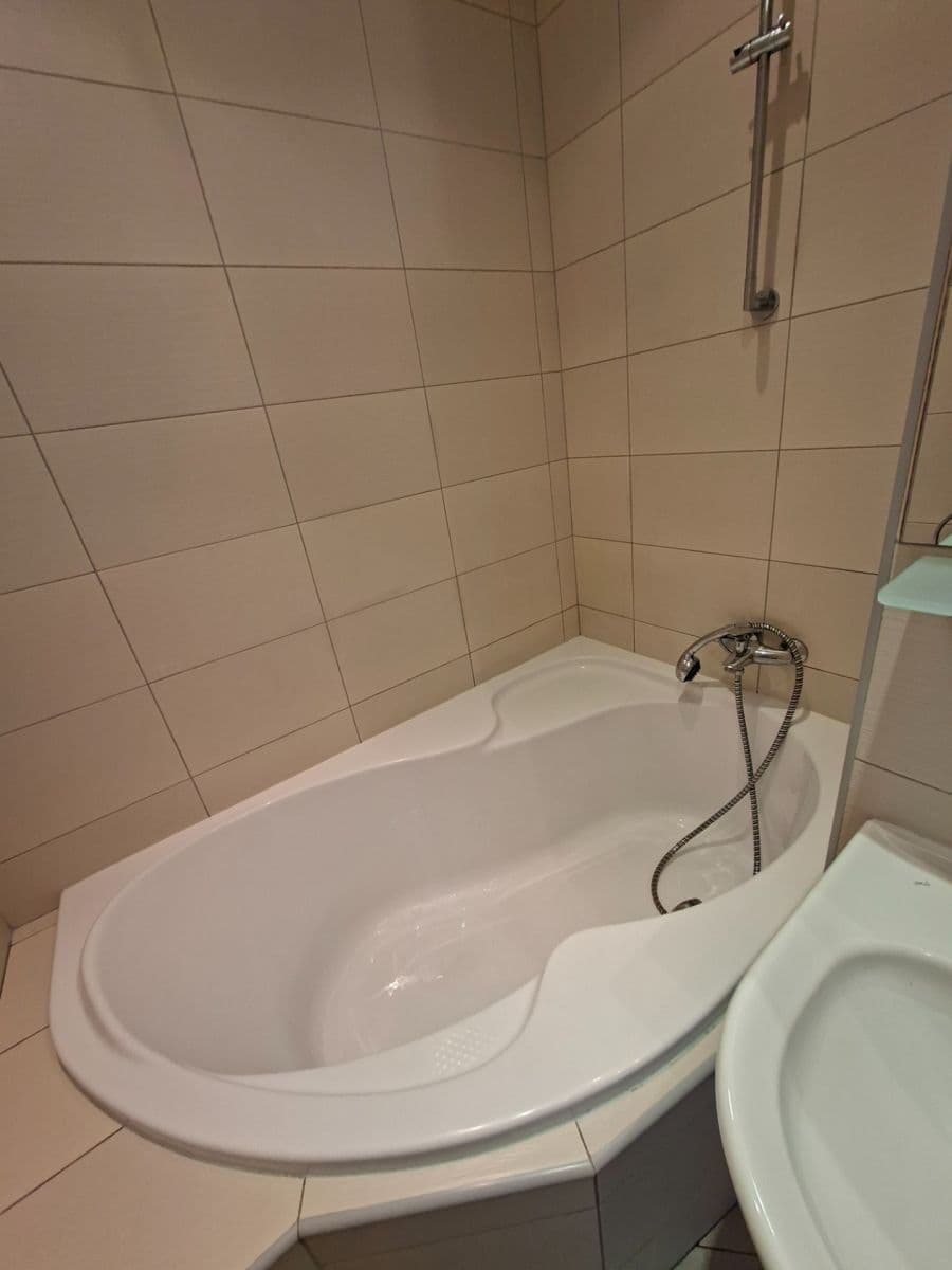 Pronájem bytu 2+1 53 m², Krhanická, Praha, Praha Pronájem bytu 2+1 53 m², Krhanická, Praha, Praha
