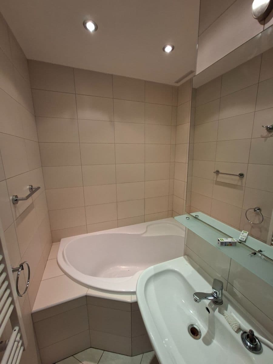 Pronájem bytu 2+1 53 m², Krhanická, Praha, Praha Pronájem bytu 2+1 53 m², Krhanická, Praha, Praha