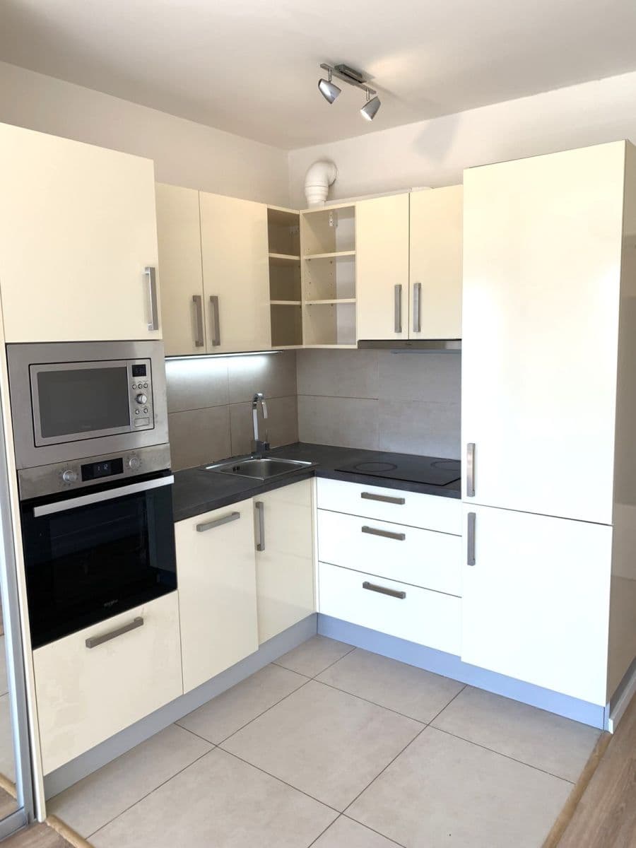 Prodej bytu 1+kk 30 m², Zakšínská, Praha, Praha Prodej bytu 1+kk 30 m², Zakšínská, Praha, Praha