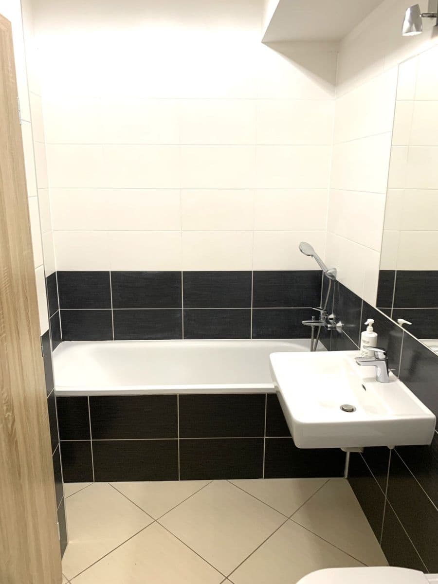 Prodej bytu 1+kk 30 m², Zakšínská, Praha, Praha Prodej bytu 1+kk 30 m², Zakšínská, Praha, Praha
