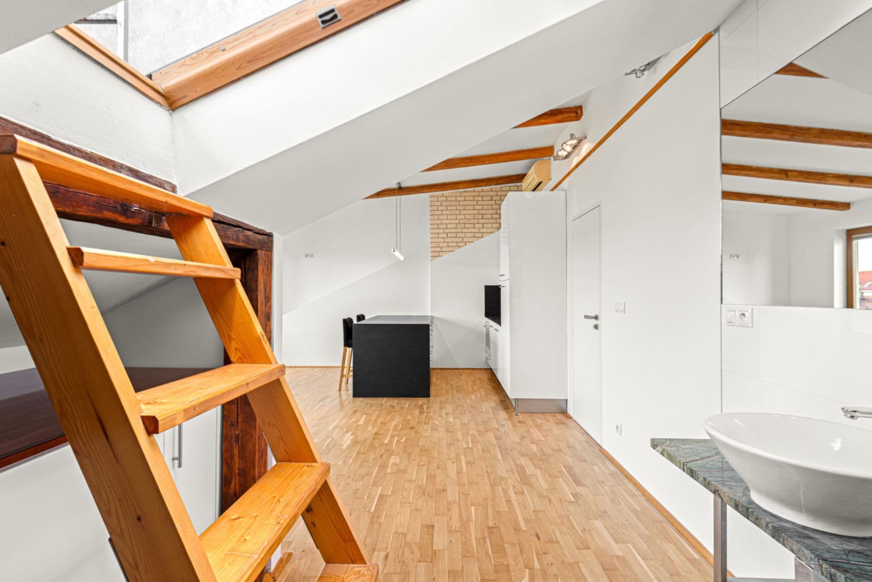 Prodej bytu 1+kk 33 m², Kamenická, Praha, Praha Prodej bytu 1+kk 33 m², Kamenická, Praha, Praha
