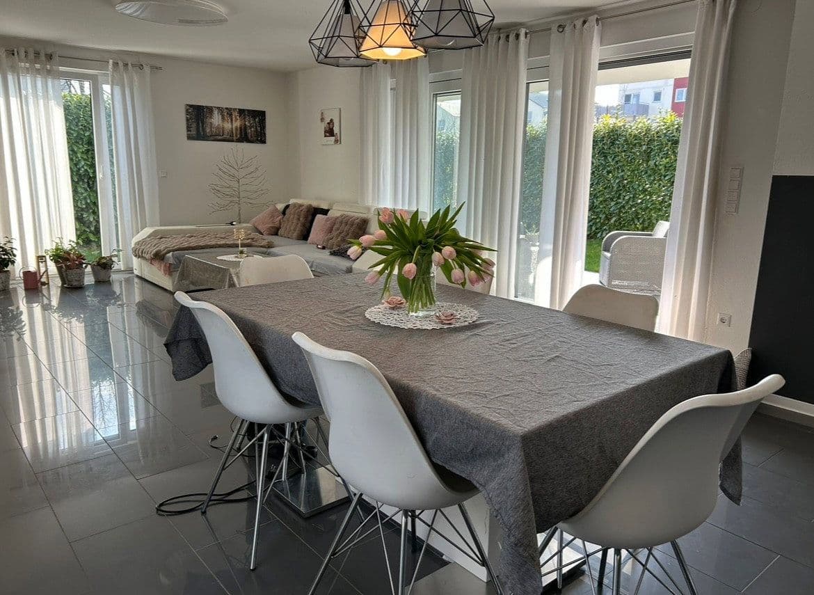 Prodej domu 168 m², pozemek 335 m², Neukircher Straße 5, Bönnigheim, Bádensko-Württembersko Prodej domu 168 m², pozemek 335 m², Neukircher Straße 5, Bönnigheim, Bádensko-Württembersko