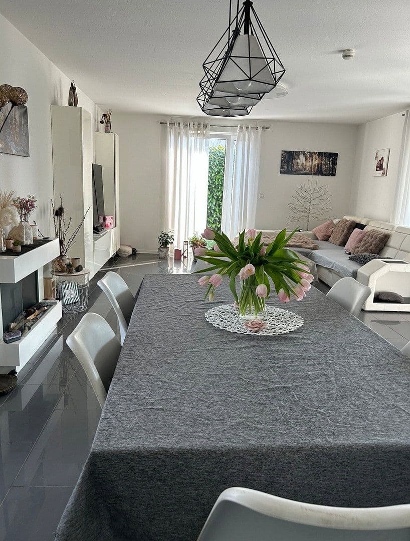 Prodej domu 168 m², pozemek 335 m², Neukircher Straße 5, Bönnigheim, Bádensko-Württembersko Prodej domu 168 m², pozemek 335 m², Neukircher Straße 5, Bönnigheim, Bádensko-Württembersko