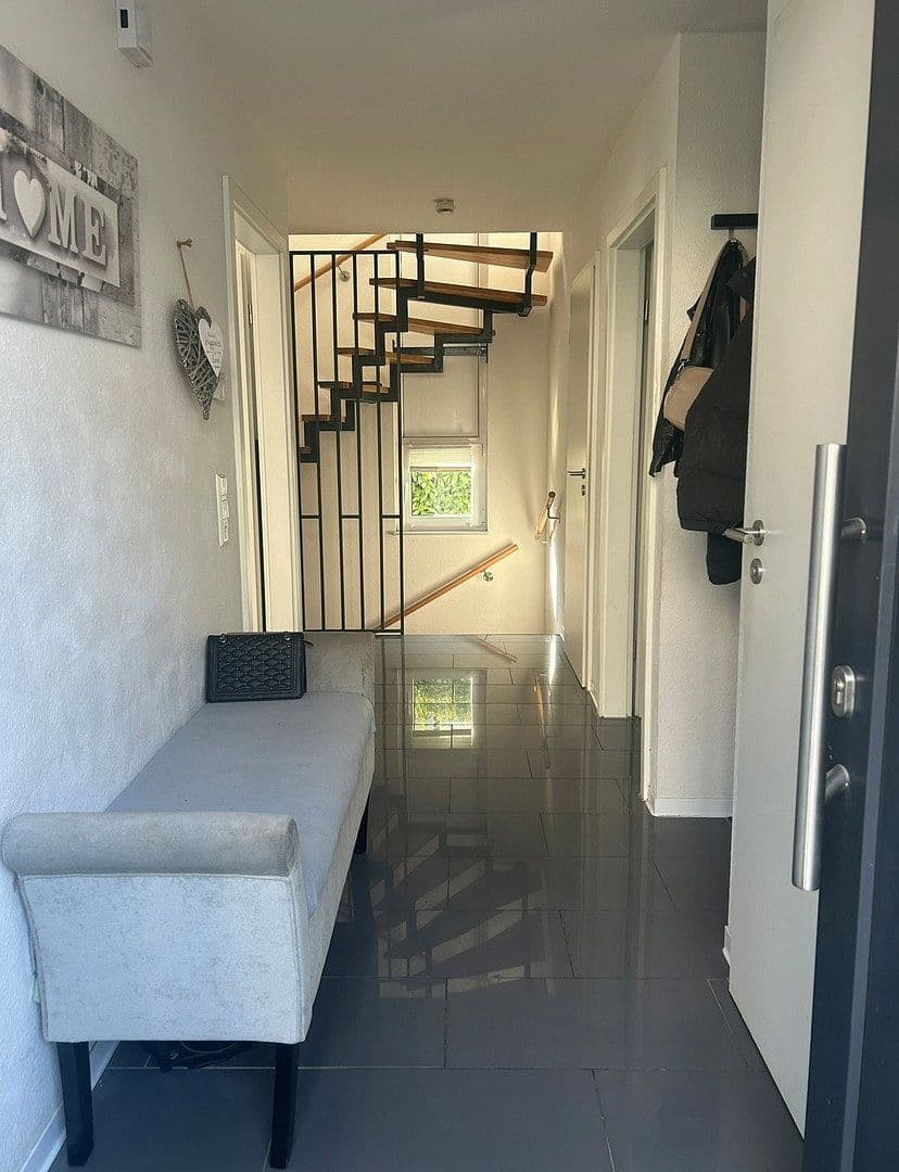 Prodej domu 168 m², pozemek 335 m², Neukircher Straße 5, Bönnigheim, Bádensko-Württembersko Prodej domu 168 m², pozemek 335 m², Neukircher Straße 5, Bönnigheim, Bádensko-Württembersko