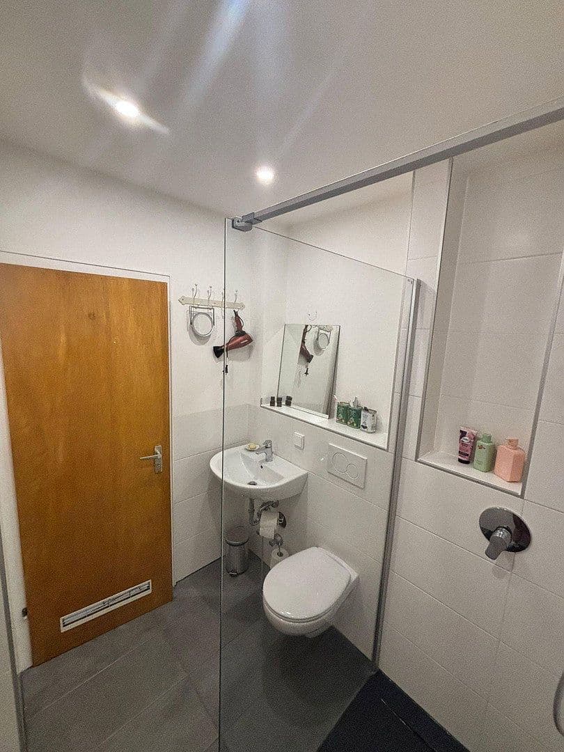 Pronájem bytu 2+1 44 m², Heidestr. 172, Köln, Severní Porýní-Vestfálsko Pronájem bytu 2+1 44 m², Heidestr. 172, Köln, Severní Porýní-Vestfálsko