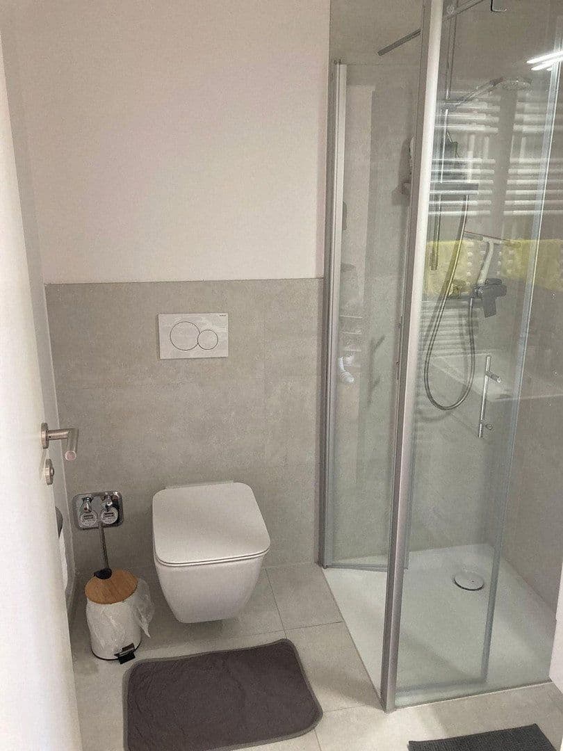 Pronájem bytu 1+1 34 m², Düsseldorf, Severní Porýní-Vestfálsko Pronájem bytu 1+1 34 m², Düsseldorf, Severní Porýní-Vestfálsko