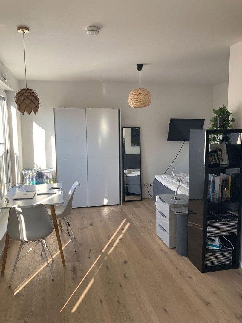 Pronájem bytu 1+1 34 m², Düsseldorf, Severní Porýní-Vestfálsko Pronájem bytu 1+1 34 m², Düsseldorf, Severní Porýní-Vestfálsko