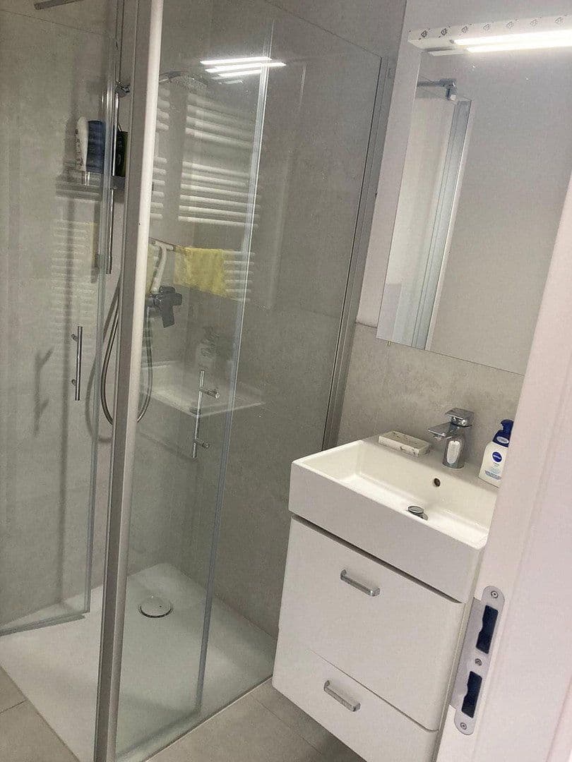 Pronájem bytu 1+1 34 m², Düsseldorf, Severní Porýní-Vestfálsko Pronájem bytu 1+1 34 m², Düsseldorf, Severní Porýní-Vestfálsko