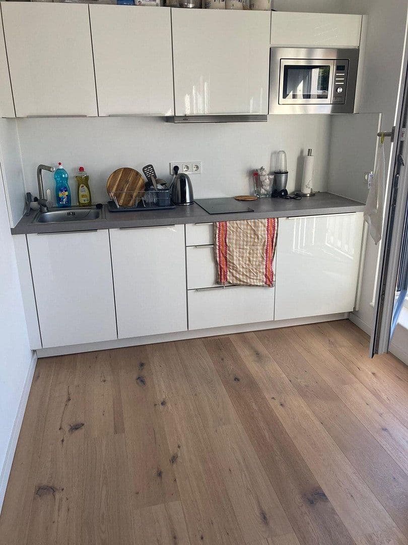 Pronájem bytu 1+1 34 m², Düsseldorf, Severní Porýní-Vestfálsko Pronájem bytu 1+1 34 m², Düsseldorf, Severní Porýní-Vestfálsko