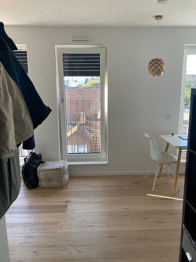 Pronájem bytu 1+1 34 m², Düsseldorf, Severní Porýní-Vestfálsko Pronájem bytu 1+1 34 m², Düsseldorf, Severní Porýní-Vestfálsko