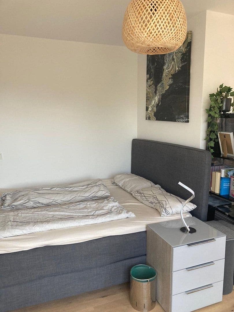 Pronájem bytu 1+1 34 m², Düsseldorf, Severní Porýní-Vestfálsko Pronájem bytu 1+1 34 m², Düsseldorf, Severní Porýní-Vestfálsko