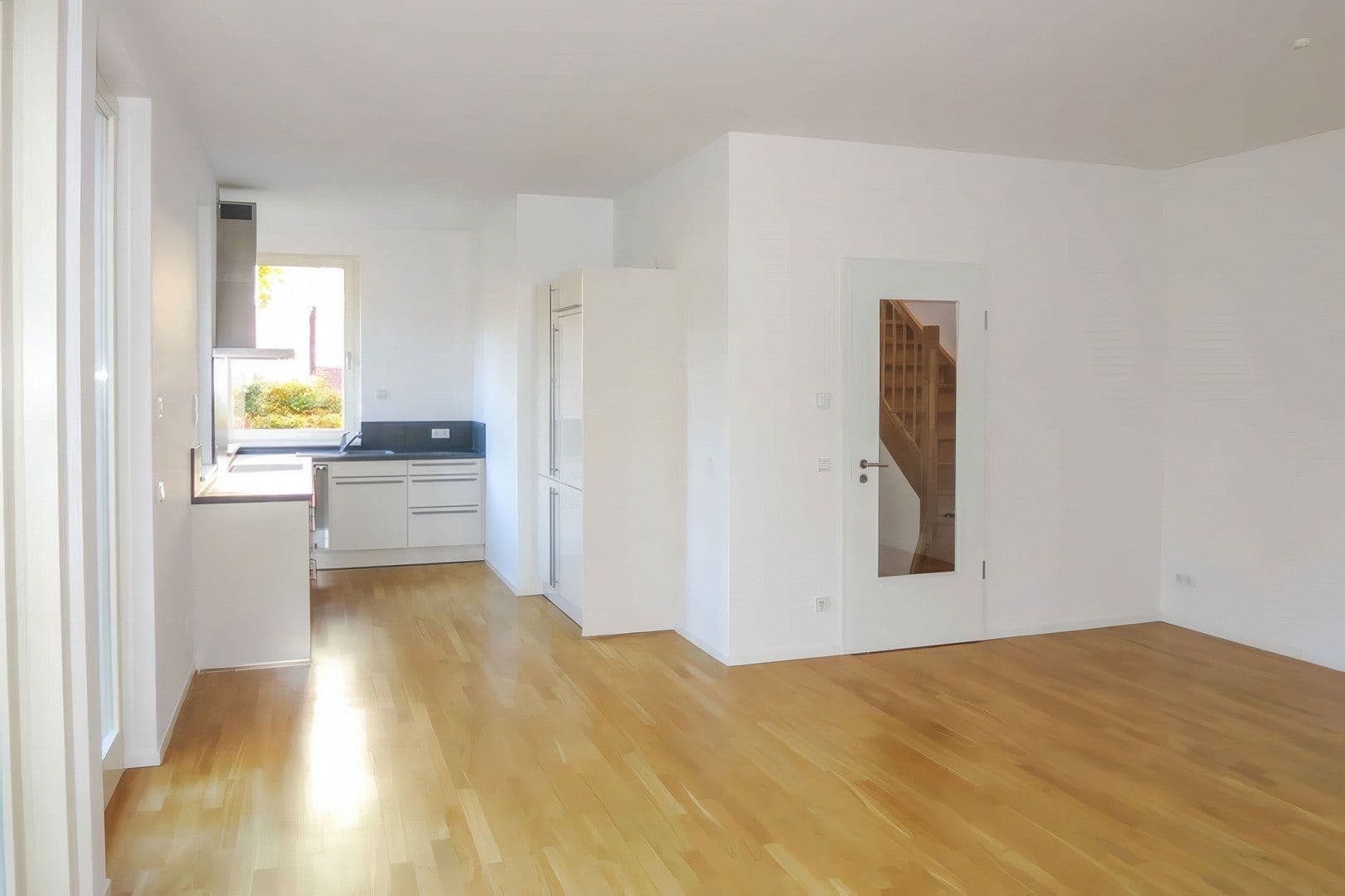 Pronájem bytu 3+1 90 m², Gutenbergstraße 83, Potsdam, Braniborsko Pronájem bytu 3+1 90 m², Gutenbergstraße 83, Potsdam, Braniborsko