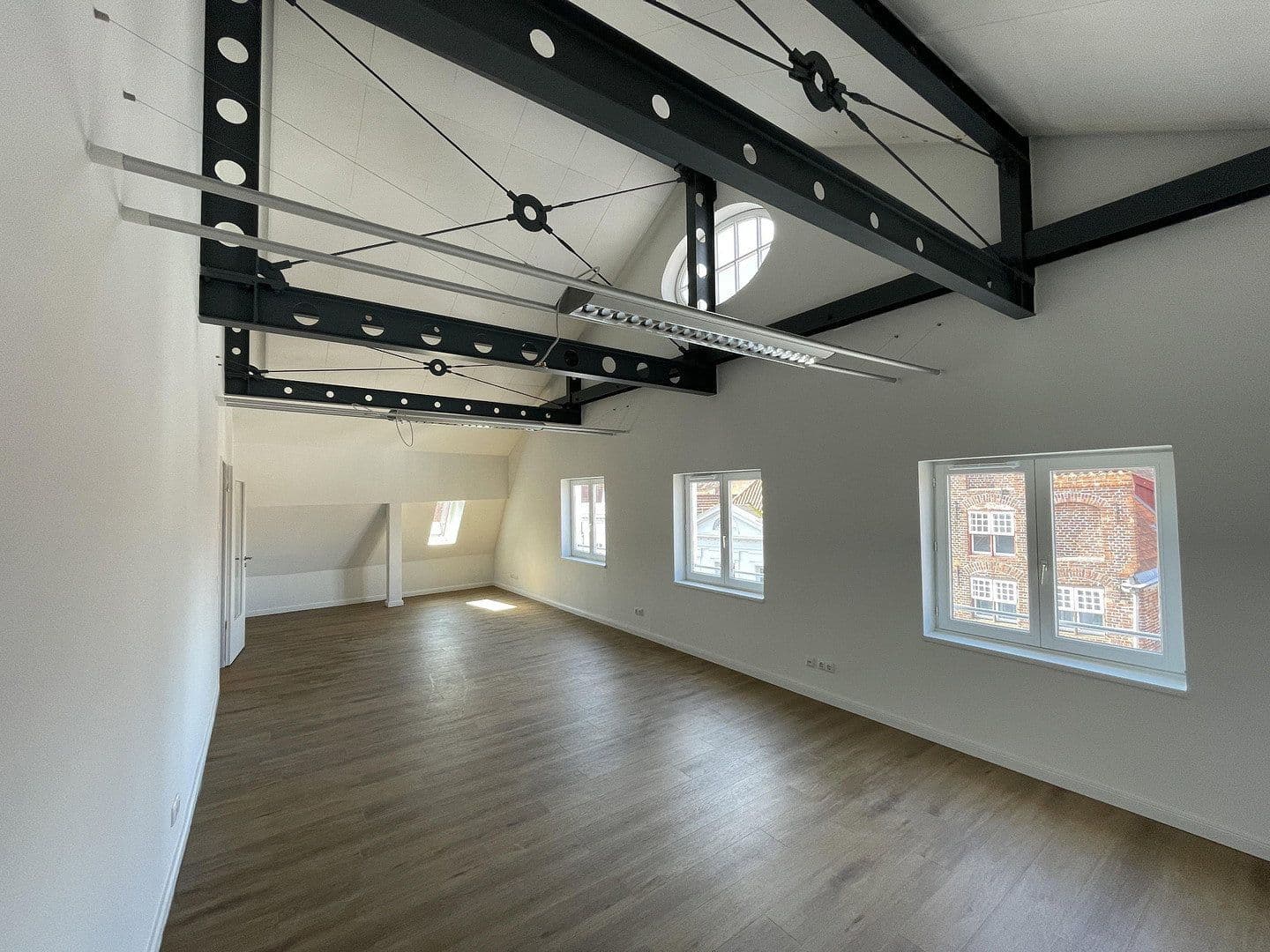 Pronájem kanceláře 153 m², Große Altefähre 20-22, Lübeck, Šlesvicko-Holštýnsko Pronájem kanceláře 153 m², Große Altefähre 20-22, Lübeck, Šlesvicko-Holštýnsko