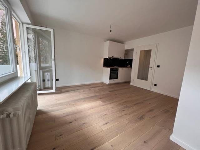 Pronájem bytu 1+1 28 m², Thusneldastraße 8, München, Bavorsko Pronájem bytu 1+1 28 m², Thusneldastraße 8, München, Bavorsko