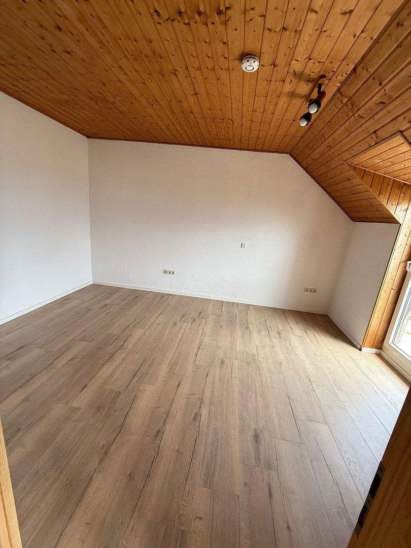 Pronájem bytu 4+1 100 m², Hambachstraße 23, Neustadt, Porýní-Falc Pronájem bytu 4+1 100 m², Hambachstraße 23, Neustadt, Porýní-Falc