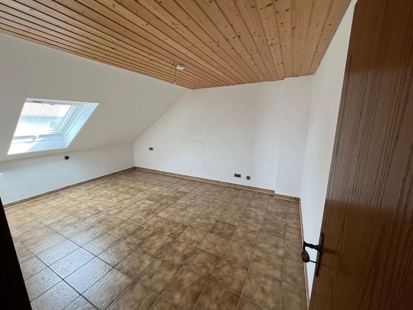 Prodej domu 300 m², pozemek 514 m², Schwaikheim, Bádensko-Württembersko Prodej domu 300 m², pozemek 514 m², Schwaikheim, Bádensko-Württembersko