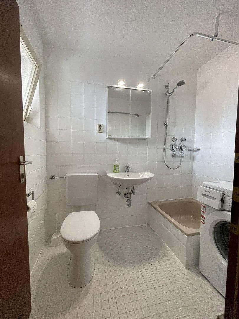 Pronájem bytu 1+1 35 m², Haußmannstr. 146B, Stuttgart, Bádensko-Württembersko Pronájem bytu 1+1 35 m², Haußmannstr. 146B, Stuttgart, Bádensko-Württembersko