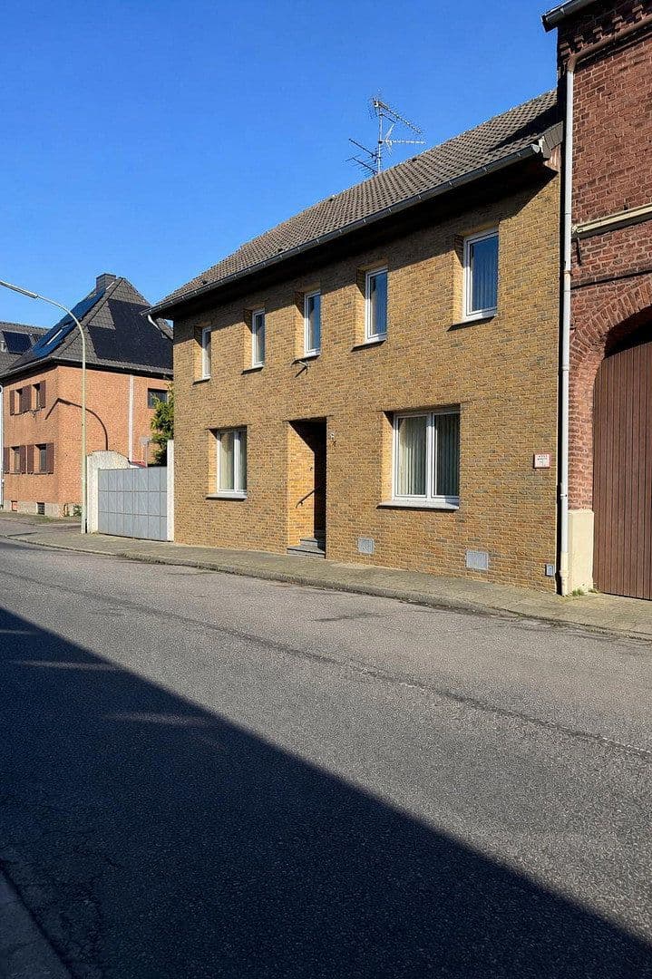 Prodej domu 145 m², pozemek 1.020 m², Erkelenz, Severní Porýní-Vestfálsko Prodej domu 145 m², pozemek 1.020 m², Erkelenz, Severní Porýní-Vestfálsko