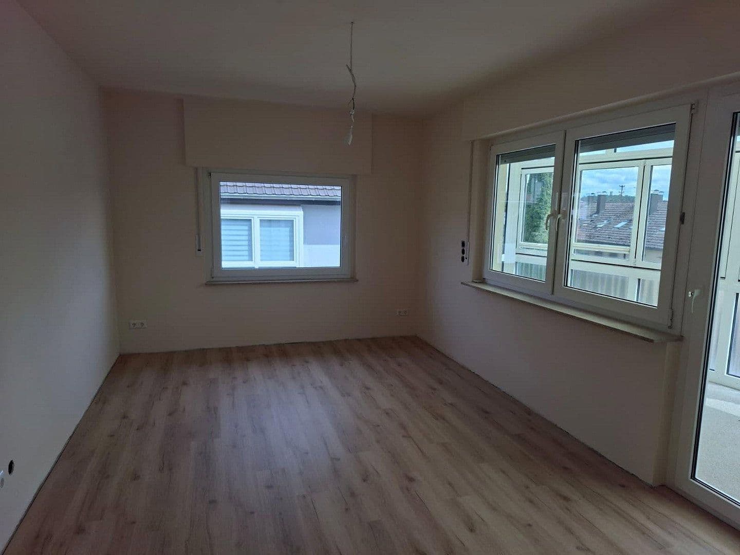 Pronájem bytu 4+1 107 m², Meisenweg, Grafenau, Bádensko-Württembersko Pronájem bytu 4+1 107 m², Meisenweg, Grafenau, Bádensko-Württembersko