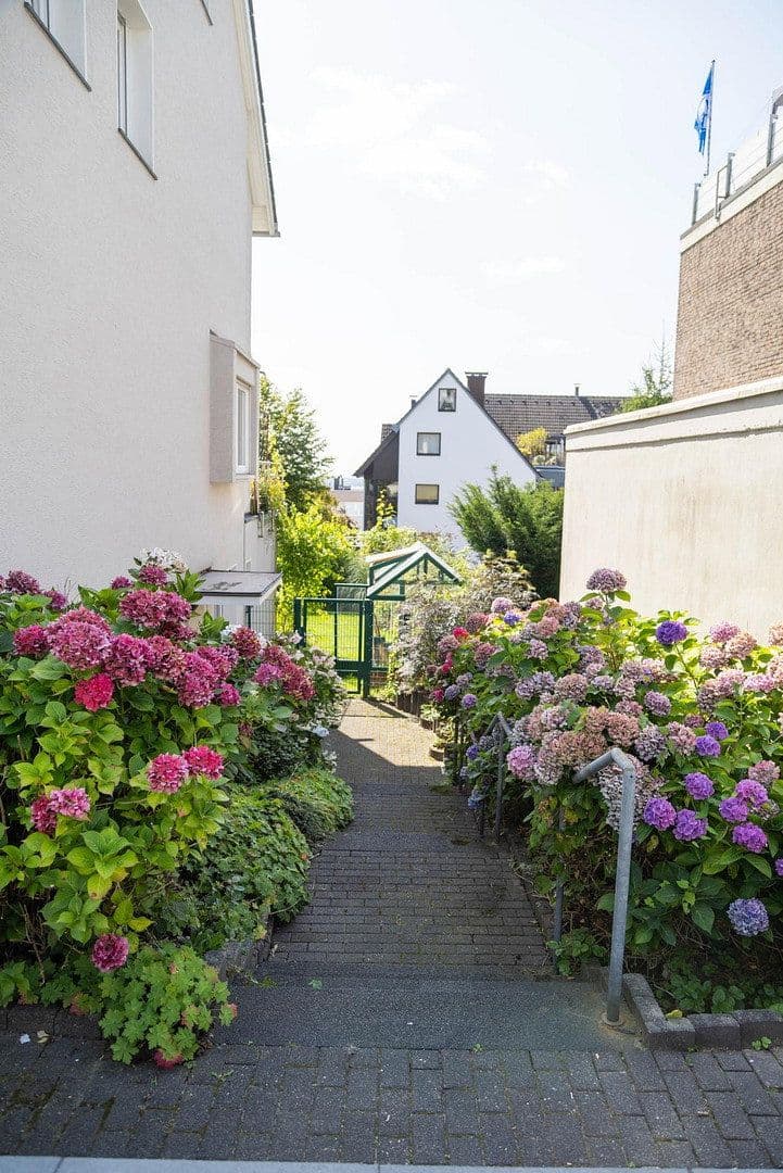 Prodej domu 320 m², pozemek 522 m², Remscheid, Severní Porýní-Vestfálsko Prodej domu 320 m², pozemek 522 m², Remscheid, Severní Porýní-Vestfálsko