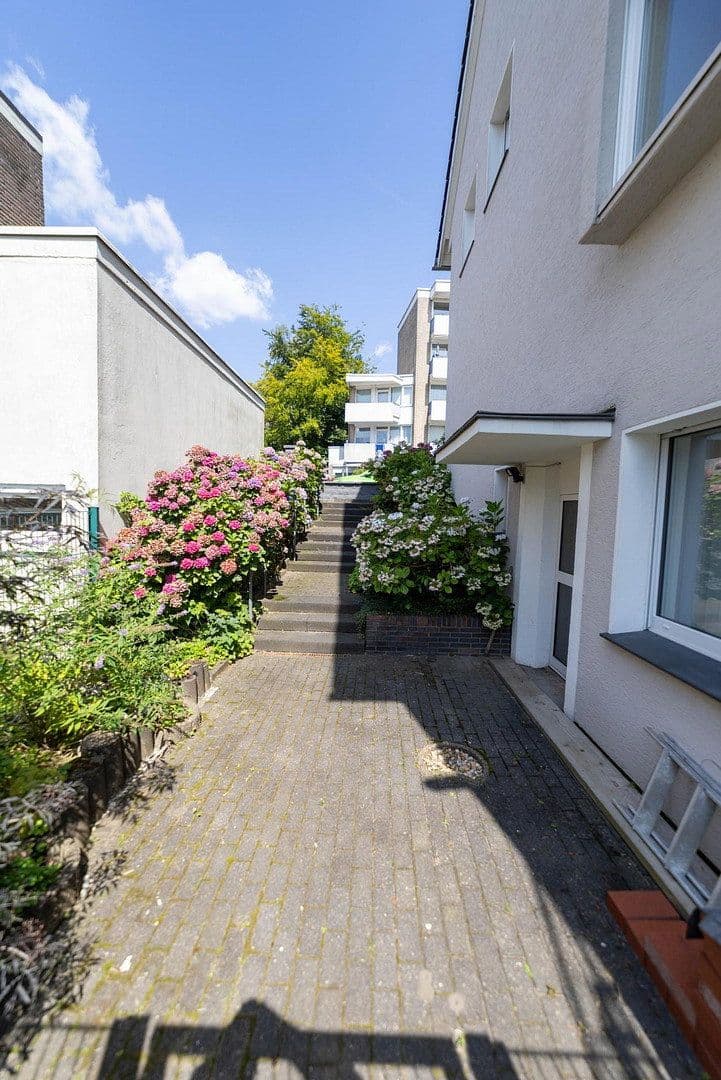Prodej domu 320 m², pozemek 522 m², Remscheid, Severní Porýní-Vestfálsko Prodej domu 320 m², pozemek 522 m², Remscheid, Severní Porýní-Vestfálsko