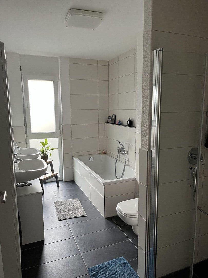 Pronájem bytu 3+1 80 m², Bahnhofstraße 2b, Bad Schönborn, Bádensko-Württembersko Pronájem bytu 3+1 80 m², Bahnhofstraße 2b, Bad Schönborn, Bádensko-Württembersko