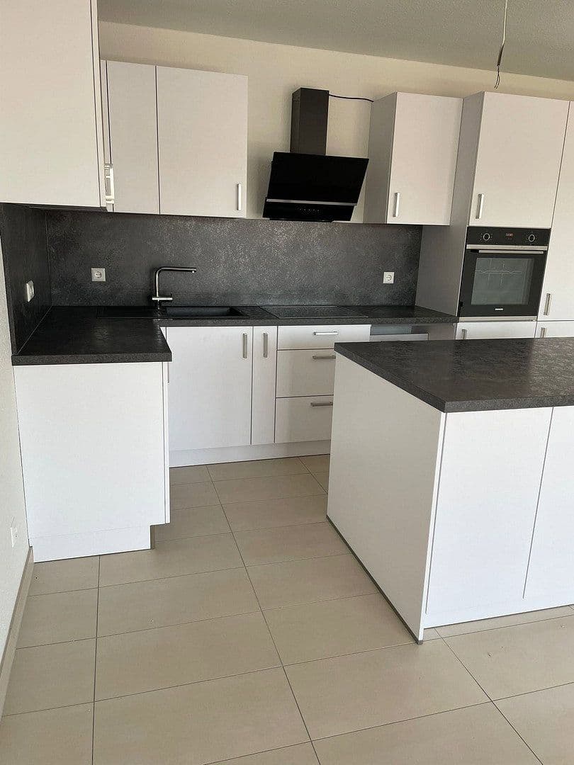 Pronájem bytu 3+1 80 m², Bahnhofstraße 2b, Bad Schönborn, Bádensko-Württembersko Pronájem bytu 3+1 80 m², Bahnhofstraße 2b, Bad Schönborn, Bádensko-Württembersko