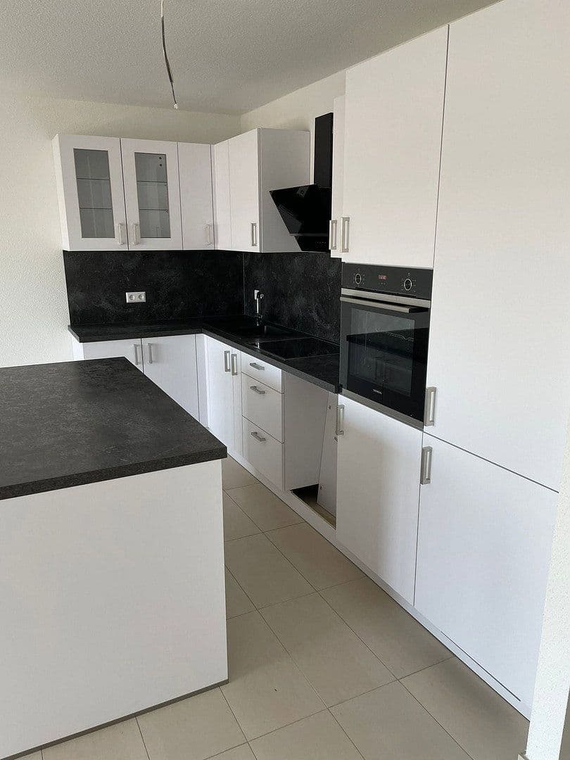 Pronájem bytu 3+1 80 m², Bahnhofstraße 2b, Bad Schönborn, Bádensko-Württembersko Pronájem bytu 3+1 80 m², Bahnhofstraße 2b, Bad Schönborn, Bádensko-Württembersko