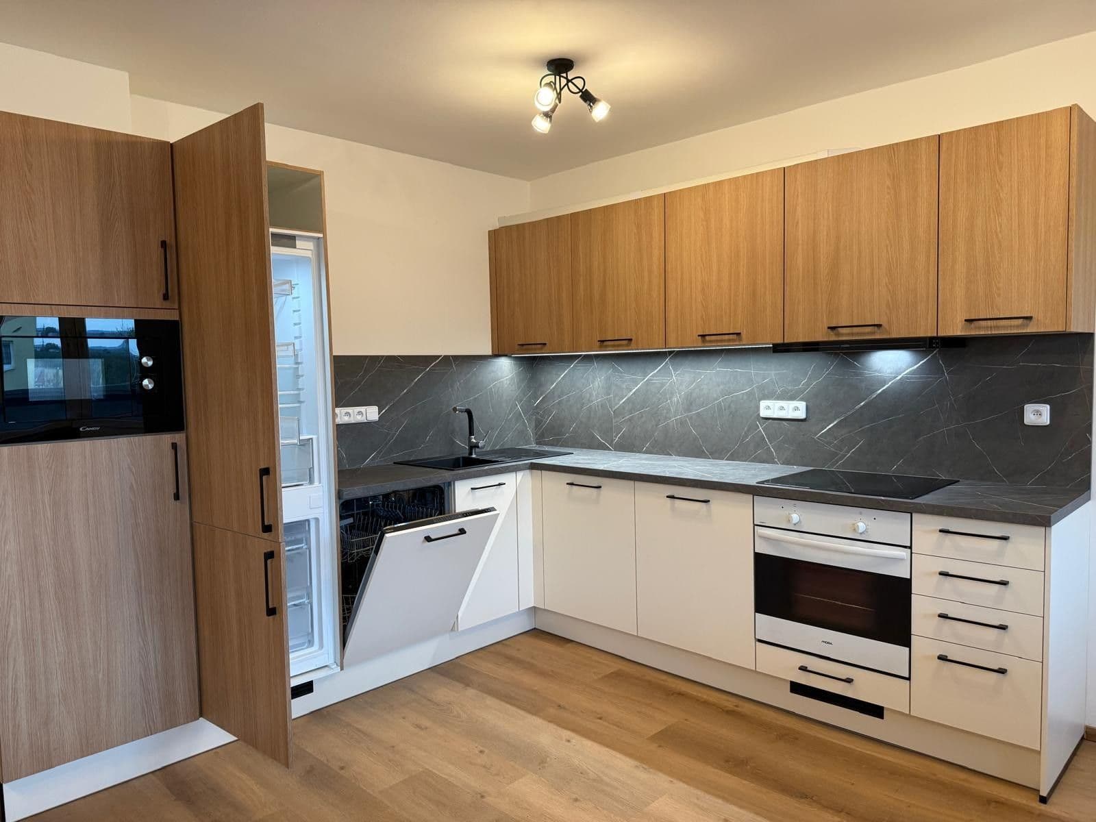 Pronájem bytu 3+kk 72 m², Moravcova, Kolín, Středočeský kraj Pronájem bytu 3+kk 72 m², Moravcova, Kolín, Středočeský kraj