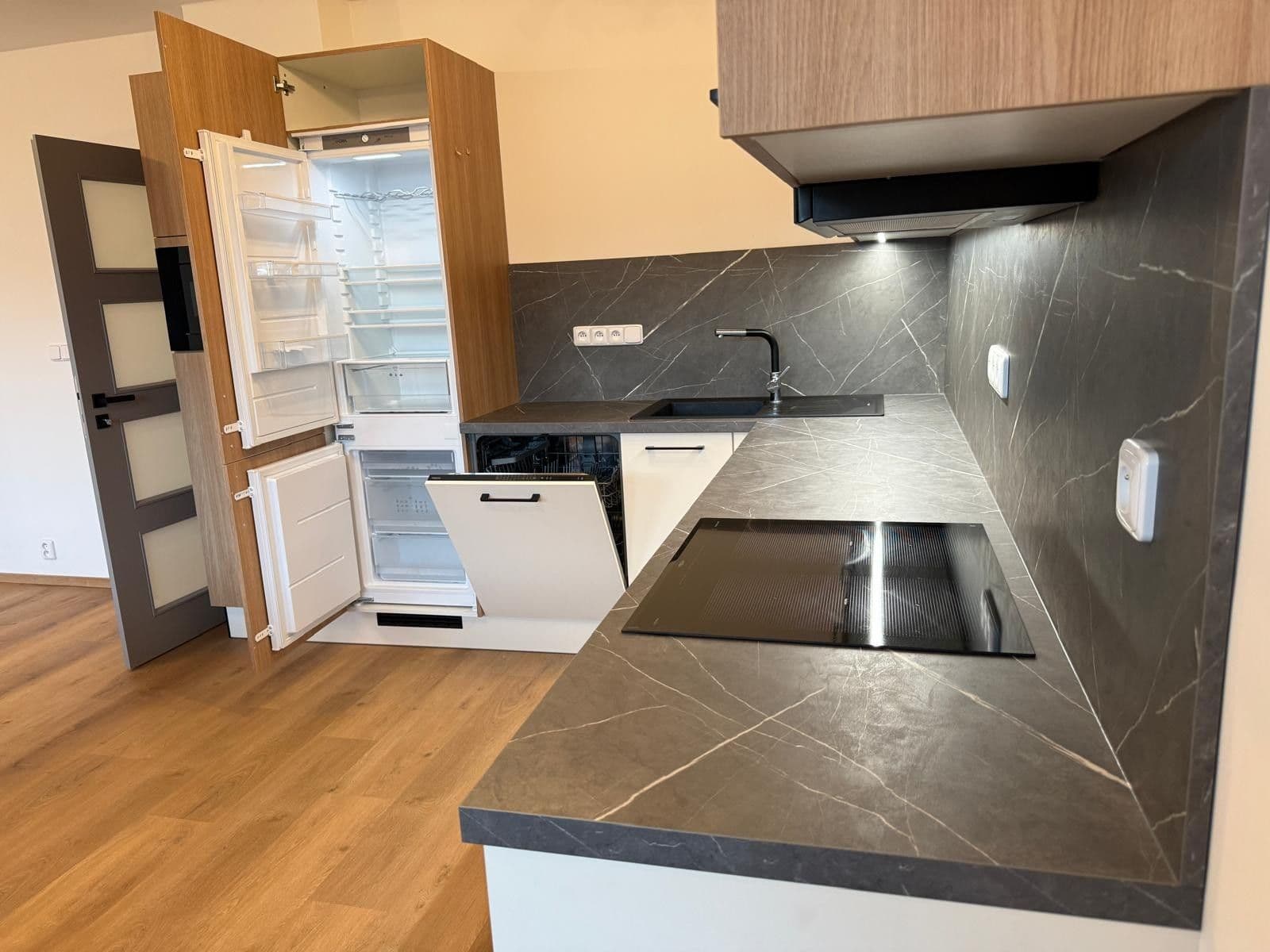 Pronájem bytu 3+kk 72 m², Moravcova, Kolín, Středočeský kraj Pronájem bytu 3+kk 72 m², Moravcova, Kolín, Středočeský kraj