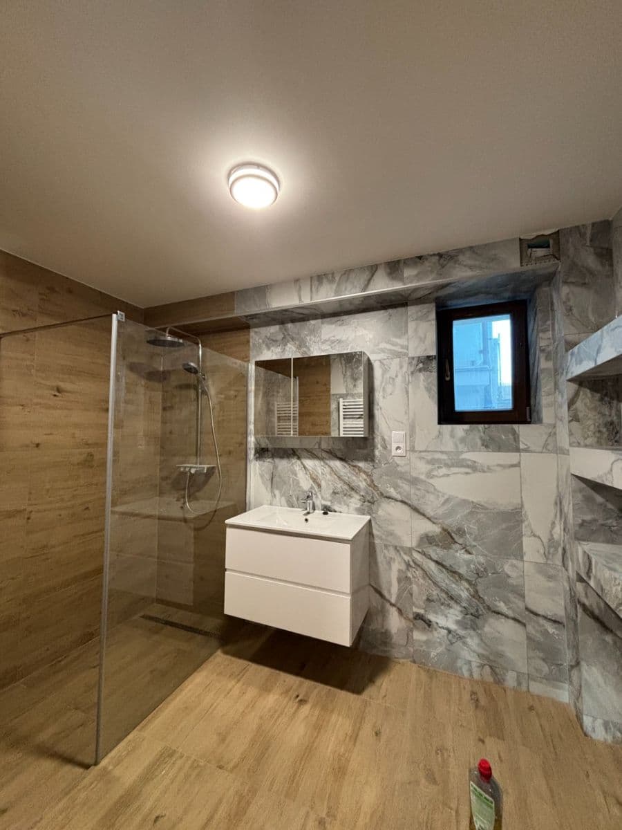 Pronájem bytu 3+1 150 m², Lipenská, Olomouc, Olomoucký kraj Pronájem bytu 3+1 150 m², Lipenská, Olomouc, Olomoucký kraj