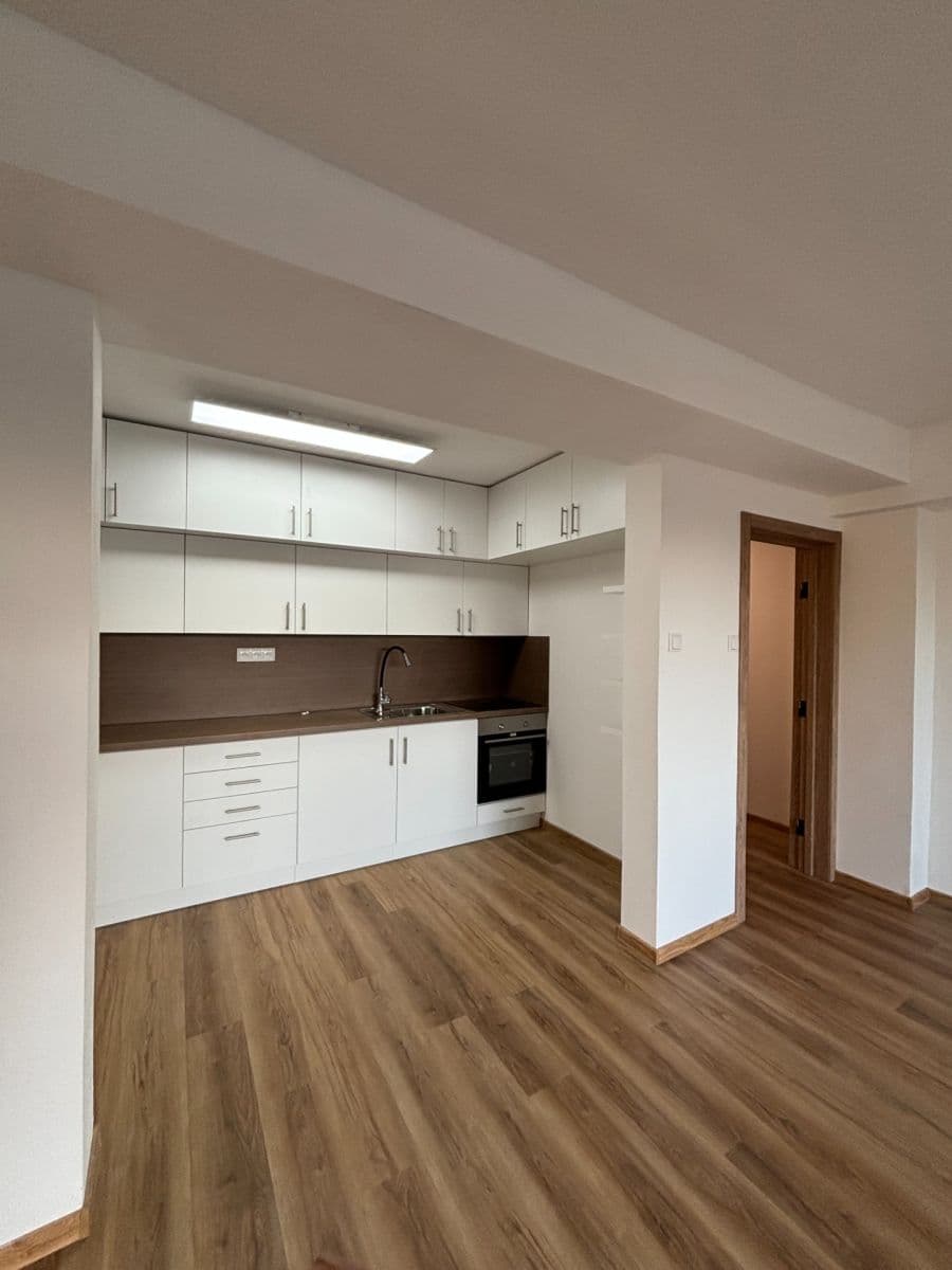 Pronájem bytu 3+1 150 m², Lipenská, Olomouc, Olomoucký kraj Pronájem bytu 3+1 150 m², Lipenská, Olomouc, Olomoucký kraj