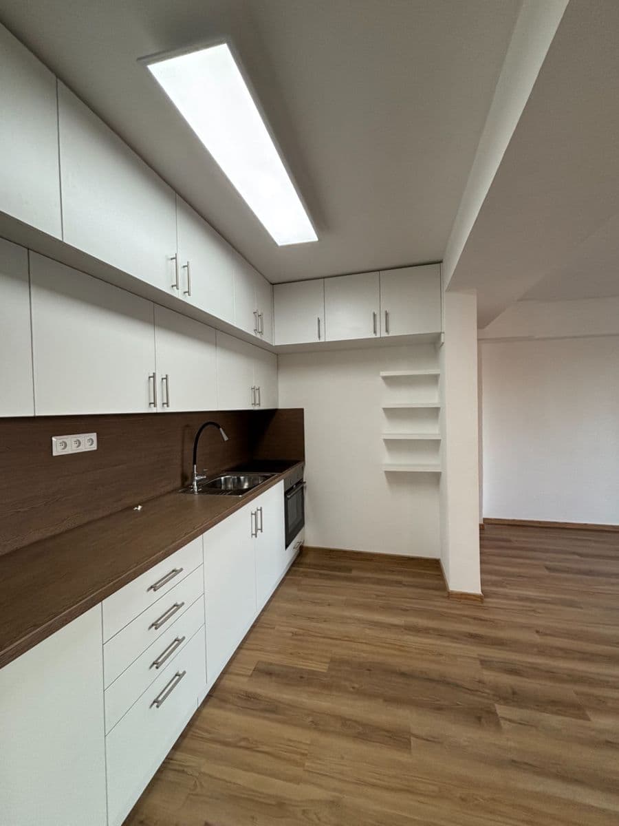 Pronájem bytu 3+1 150 m², Lipenská, Olomouc, Olomoucký kraj Pronájem bytu 3+1 150 m², Lipenská, Olomouc, Olomoucký kraj