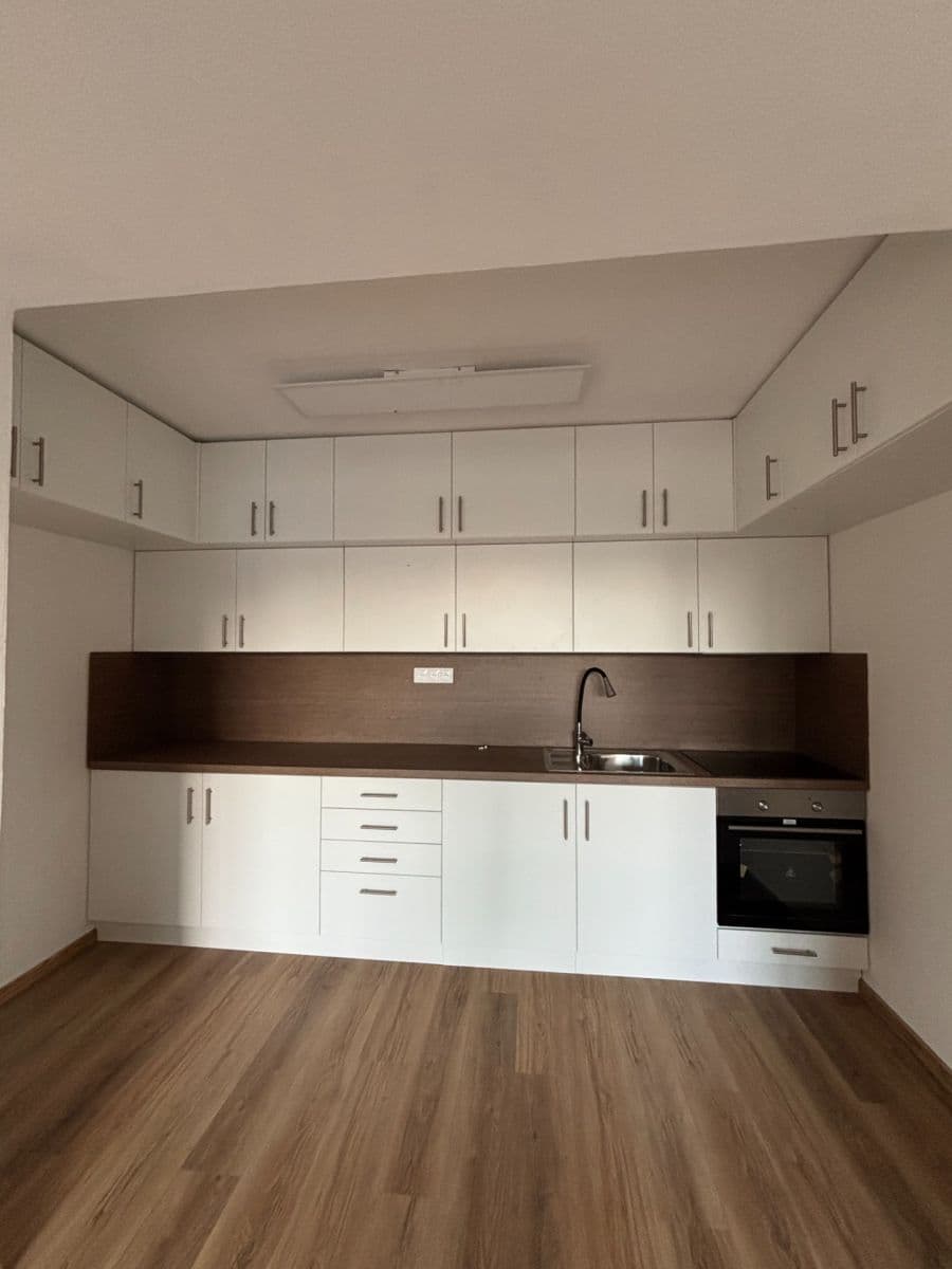 Pronájem bytu 3+1 150 m², Lipenská, Olomouc, Olomoucký kraj Pronájem bytu 3+1 150 m², Lipenská, Olomouc, Olomoucký kraj