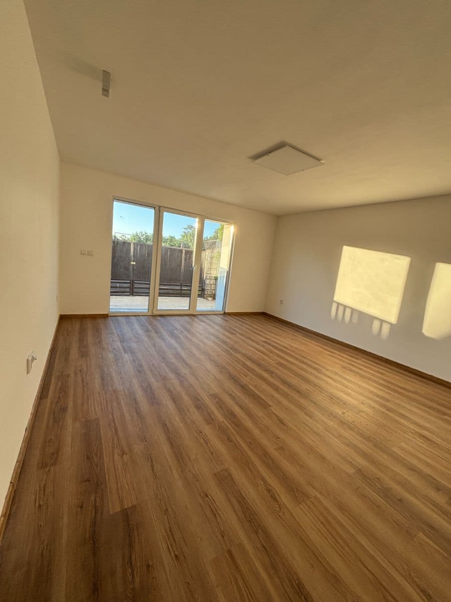 Pronájem bytu 3+1 150 m², Lipenská, Olomouc, Olomoucký kraj Pronájem bytu 3+1 150 m², Lipenská, Olomouc, Olomoucký kraj