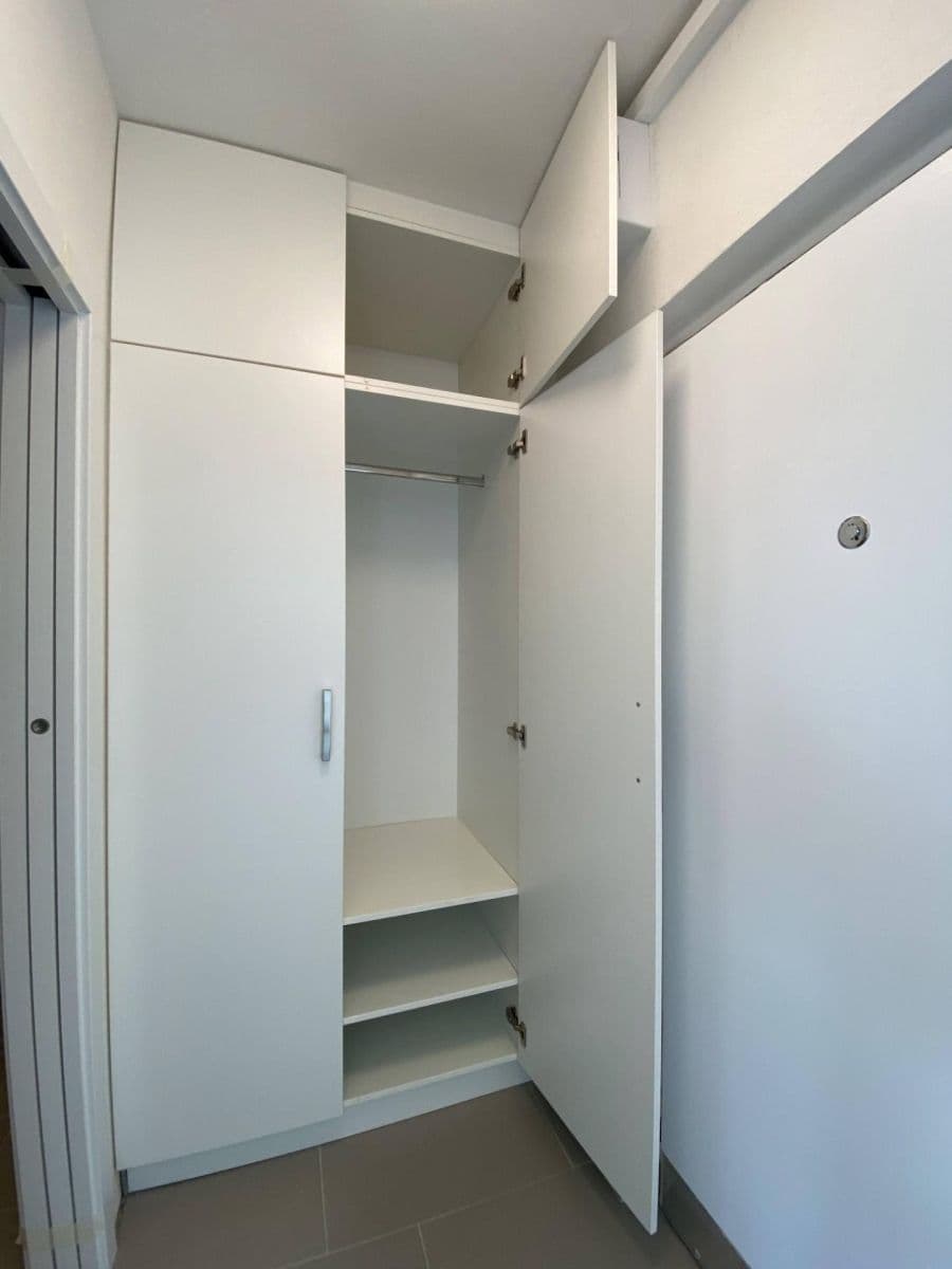 Prodej bytu 1+kk 28 m², Na Kotli, Hradec Králové, Královéhradecký kraj Prodej bytu 1+kk 28 m², Na Kotli, Hradec Králové, Královéhradecký kraj