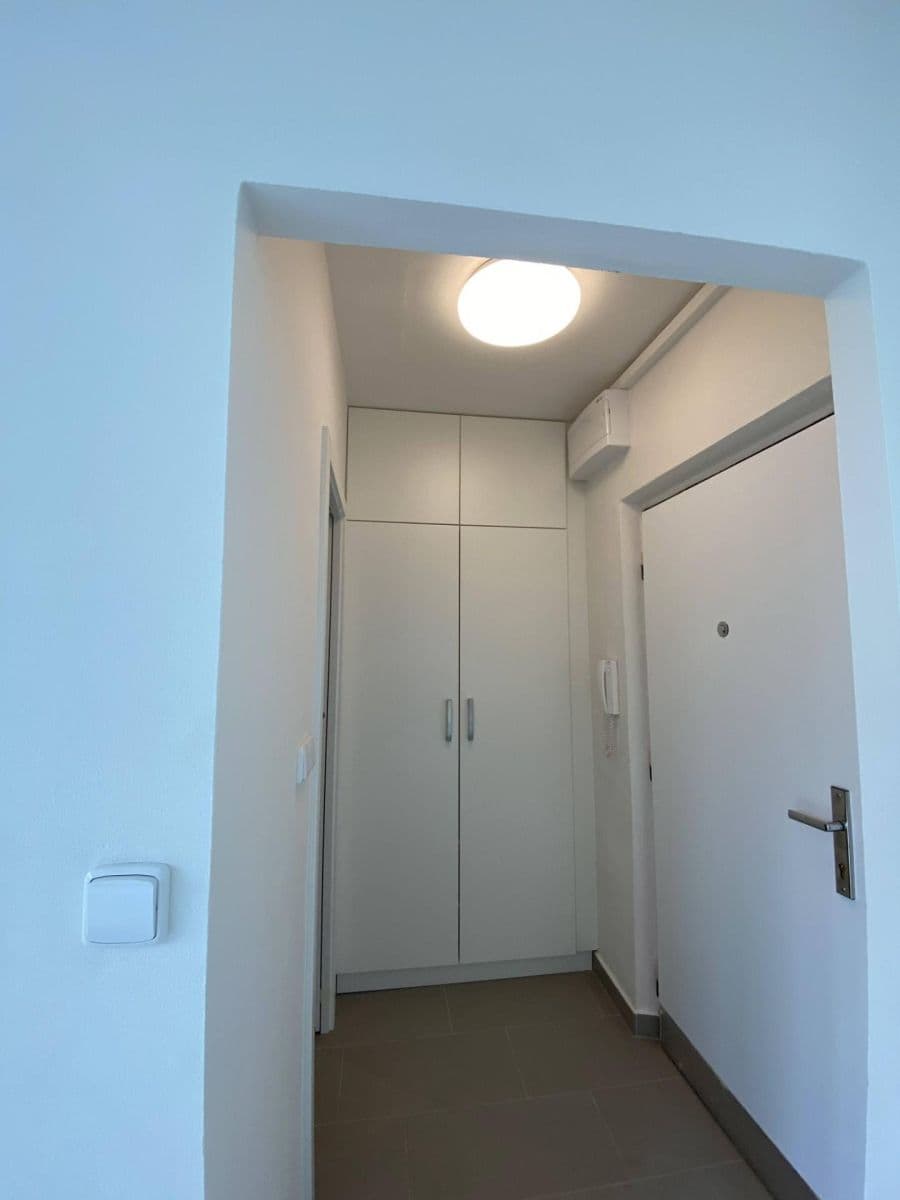 Prodej bytu 1+kk 28 m², Na Kotli, Hradec Králové, Královéhradecký kraj Prodej bytu 1+kk 28 m², Na Kotli, Hradec Králové, Královéhradecký kraj