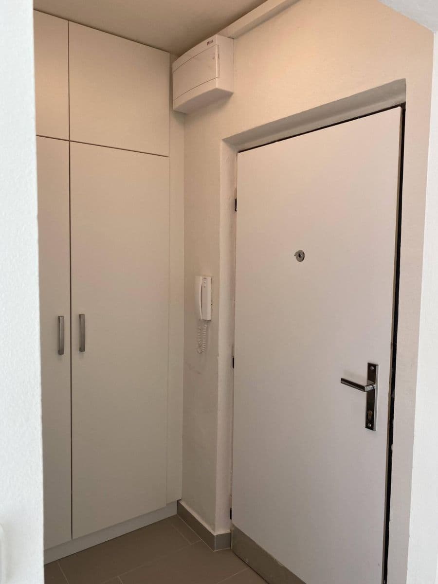 Prodej bytu 1+kk 28 m², Na Kotli, Hradec Králové, Královéhradecký kraj Prodej bytu 1+kk 28 m², Na Kotli, Hradec Králové, Královéhradecký kraj